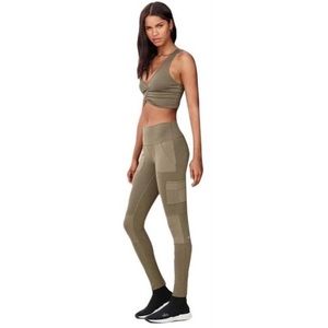 Alo High-Waist Cargo Leggings in Olive Branch Size Medium M